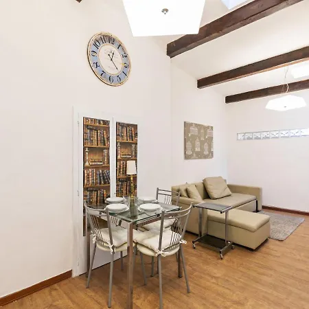 Apartamento Of An Old Building In The Center Of *