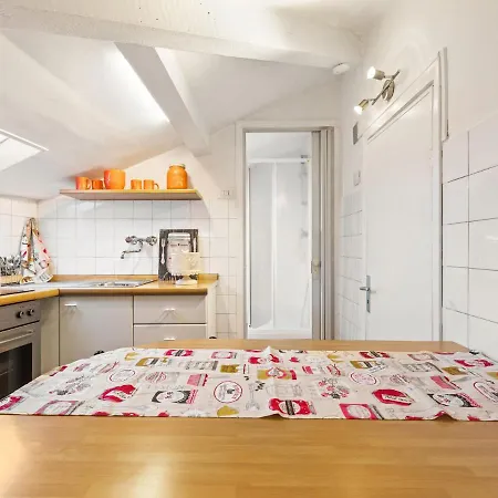 Of An Old Building In The Center Of Apartamento Sanremo